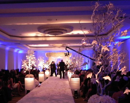 Layout of spotlights in home lighting can heighten the atmosphere